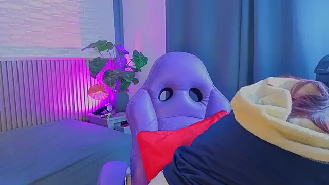 TiffanyWalk online show from 02.24.26