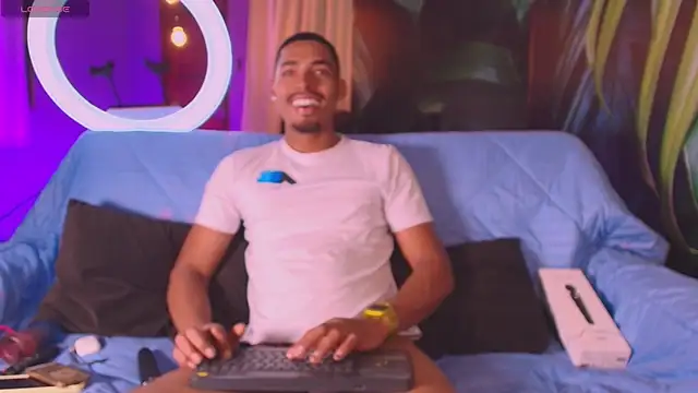 Snapshot of LiamByrne chatting on 12.21.25 LiamByrne online show from 12.21.25