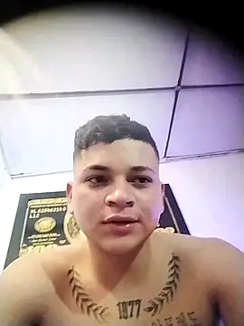 Snapshot of juan_montoyasex chatting on 03.22.25 juan montoyasex online show from 03.22.25