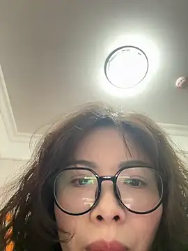 Snapshot of aa520uv chatting on 04.30.26 aa520uv online show from 04.30.26