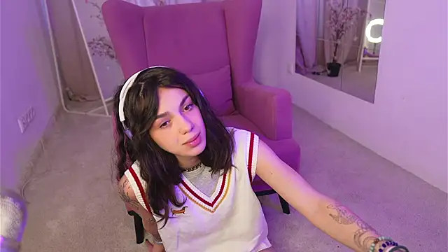 Snapshot of mystica_ chatting on 09.19.25 mystica online show from 09.19.25