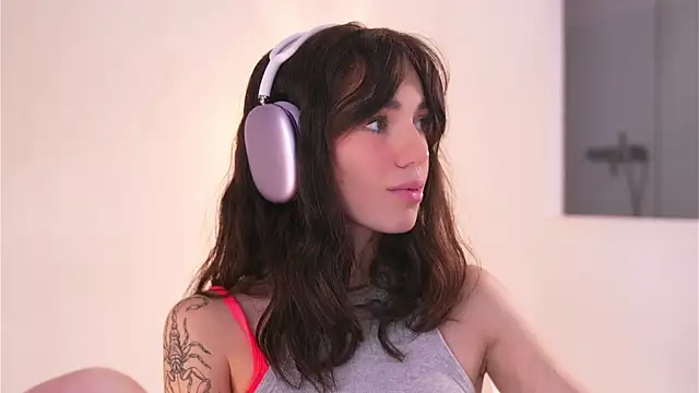 Snapshot of mystica_ chatting on 10.07.25 mystica online show from 10.07.25