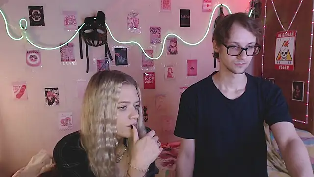 Snapshot of Your_Horny_Friends chatting on 09.23.25 Your Horny Friends online show from 09.23.25