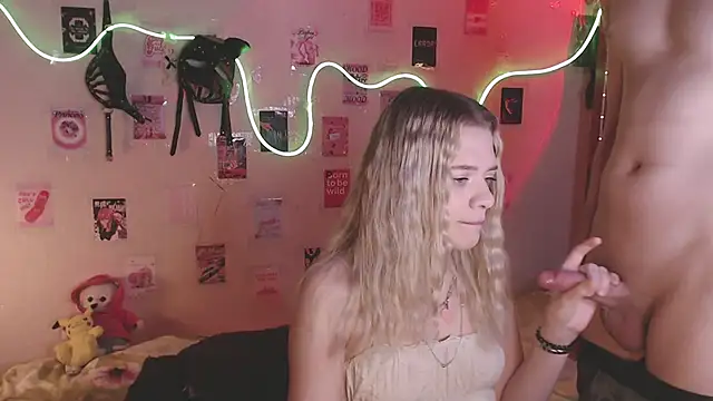 Snapshot of Your_Horny_Friends chatting on 10.18.25 Your Horny Friends online show from 10.18.25