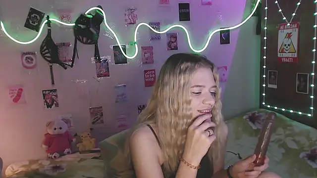 Snapshot of Your_Horny_Friends chatting on 11.04.25 Your Horny Friends online show from 11.04.25