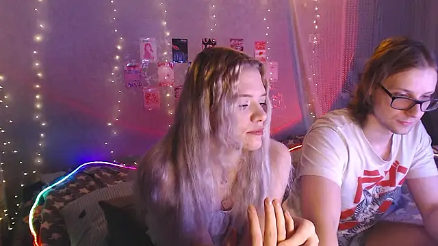 Snapshot of Your_Horny_Friends chatting on 03.28.26 Your Horny Friends online show from 03.28.26