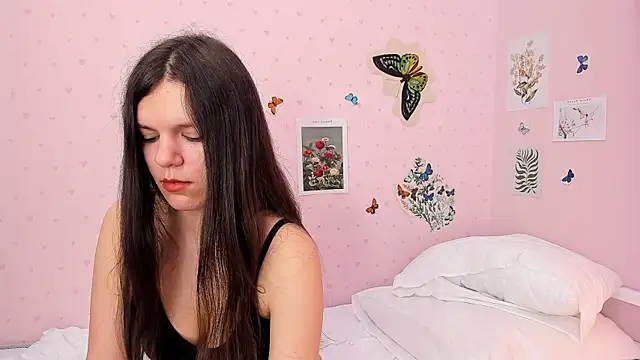 Snapshot of DevonaGrooms chatting on 03.18.25 DevonaGrooms online show from 03.18.25