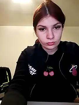 Snapshot of MeCherryy chatting on 04.23.26 MeCherryy online show from 04.23.26