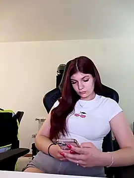 Snapshot of MeCherryy chatting on 04.27.26 MeCherryy online show from 04.27.26