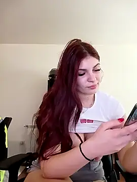 Snapshot of MeCherryy chatting on 04.28.26 MeCherryy online show from 04.28.26