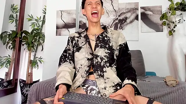 Giotrashy online show from 04.16.26