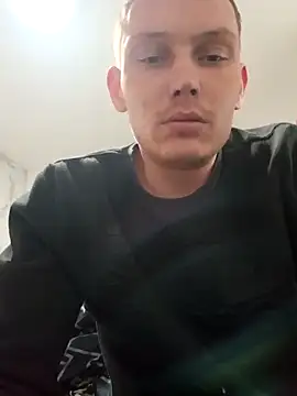 Snapshot of LargeElectrolyte7 chatting on 03.13.25 LargeElectrolyte7 online show from 03.13.25