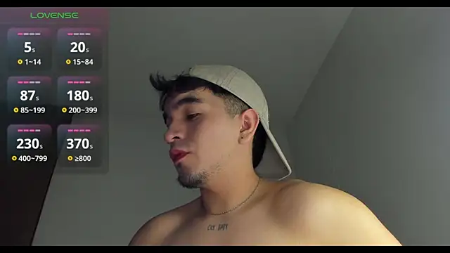 Snapshot of cmzo_ chatting on 10.12.25 cmzo  online show from 10.12.25