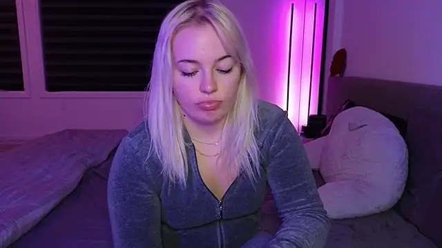 Snapshot of margot_robbie7 chatting on 10.16.25 margot robbie7 online show from 10.16.25