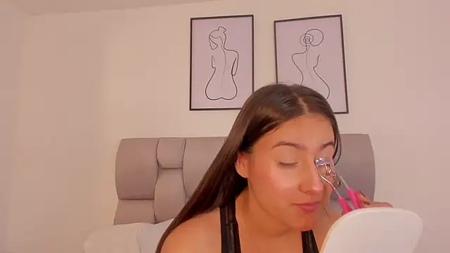 Hanna Evans   online show from 09.16.25