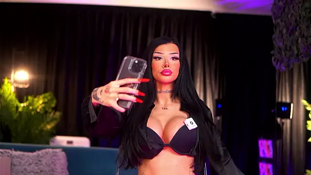 Snapshot of ChicaOra chatting on 02.27.26 ChicaOra online show from 02.27.26