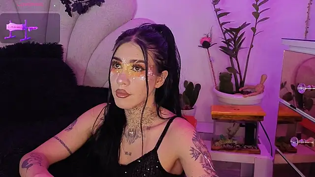 Snapshot of AnfisaLetyagho chatting on 10.10.25 AnfisaLetyagho online show from 10.10.25