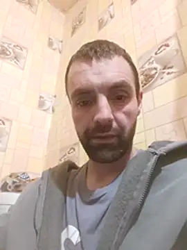 Snapshot of MaksDzubaV chatting on 10.25.25 MaksDzubaV online show from 10.25.25