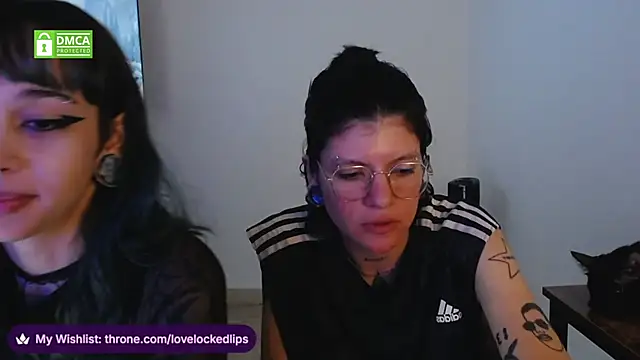 Snapshot of lovelockedlips chatting on 03.10.26 lovelockedlips online show from 03.10.26