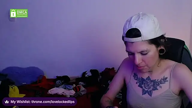 Snapshot of lovelockedlips chatting on 04.02.26 lovelockedlips online show from 04.02.26