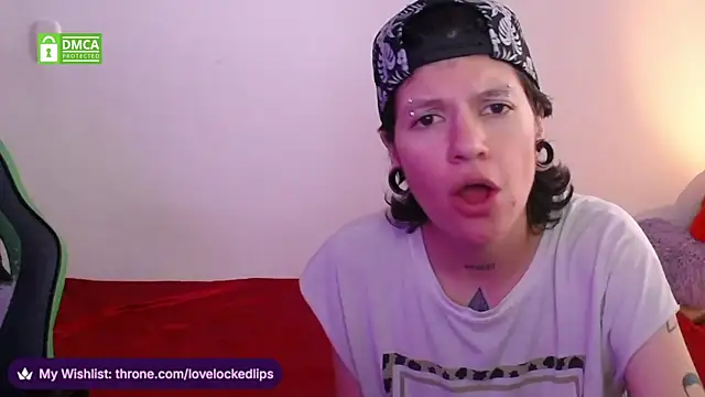 Snapshot of lovelockedlips chatting on 04.10.26 lovelockedlips online show from 04.10.26