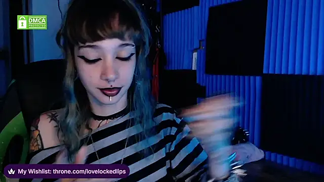 Snapshot of lovelockedlips chatting on 05.22.26 lovelockedlips online show from 05.22.26