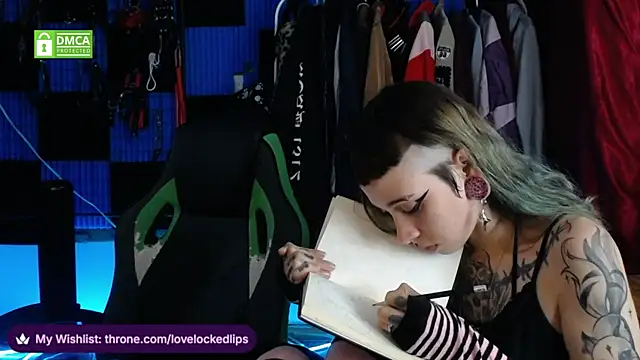 Snapshot of lovelockedlips chatting on 05.31.26 lovelockedlips online show from 05.31.26