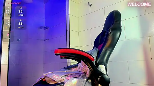 Snapshot of Dayana_Dias chatting on 10.30.25 Dayana Dias online show from 10.30.25