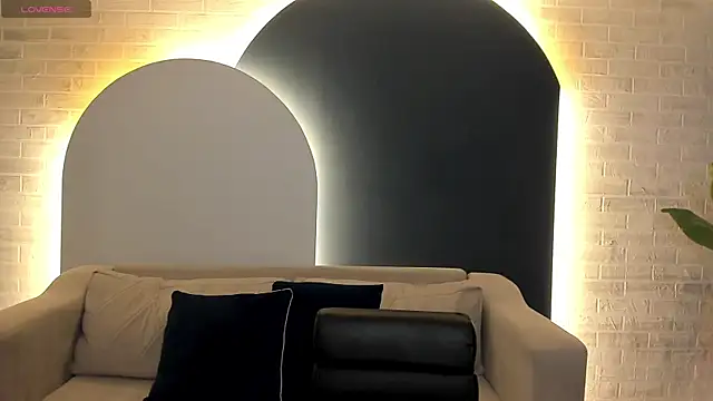 MaiaCollins online show from 11.23.25