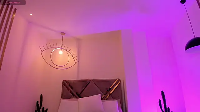 MaiaCollins online show from 04.18.26