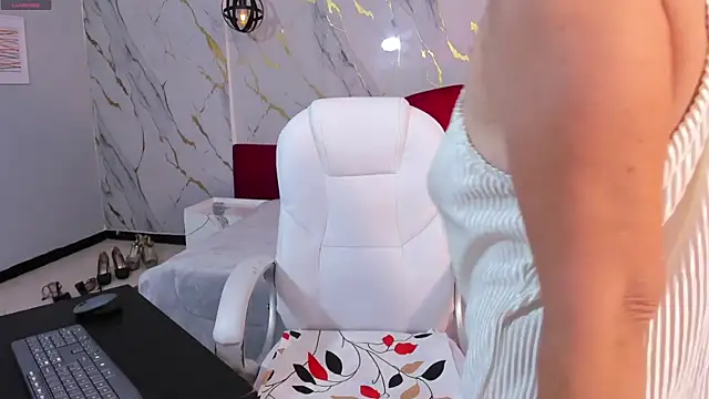 loress ass mature online show from 05.14.26