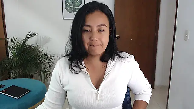 Snapshot of Themagicpotion chatting on 05.15.26 Themagicpotion online show from 05.15.26