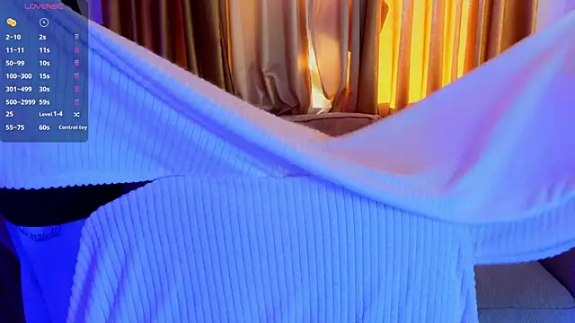 Snapshot of Tara_Lawson chatting on 10.06.25 Tara Lawson online show from 10.06.25