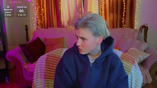 Snapshot of Tara_Lawson chatting on 02.05.26 Tara Lawson online show from 02.05.26