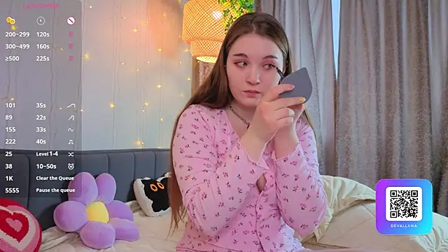 ConstanceHelms online show from 04.06.26