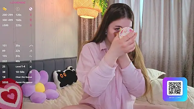 ConstanceHelms online show from 04.12.26