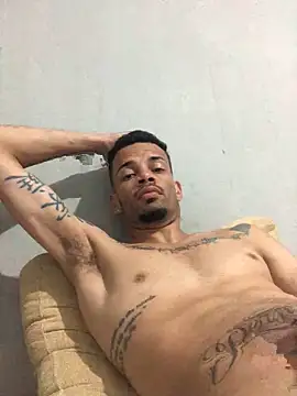 Snapshot of HenriquePhn chatting on 02.05.26 HenriquePhn online show from 02.05.26