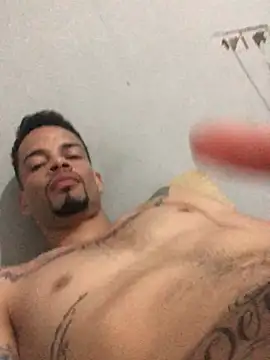 Snapshot of HenriquePhn chatting on 03.31.26 HenriquePhn online show from 03.31.26