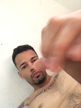 Snapshot of HenriquePhn chatting on 05.29.26 HenriquePhn online show from 05.29.26