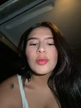 Snapshot of andrea_gomes_ chatting on 04.30.26 andrea gomes online show from 04.30.26
