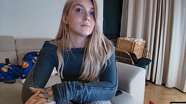 Snapshot of tattoobbgirl chatting on 04.18.26 tattoobbgirl online show from 04.18.26