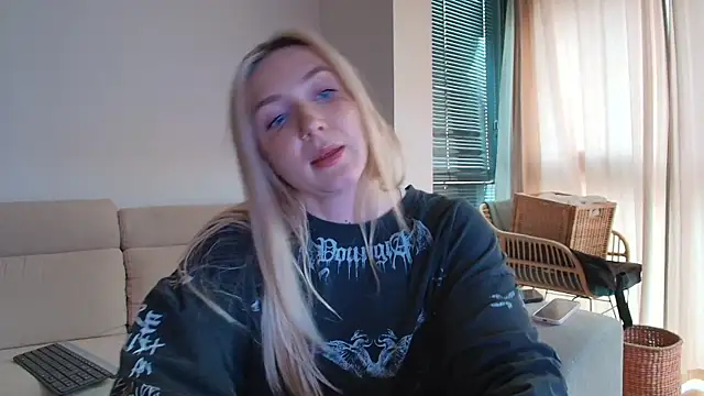 Snapshot of tattoobbgirl chatting on 05.09.26 tattoobbgirl online show from 05.09.26