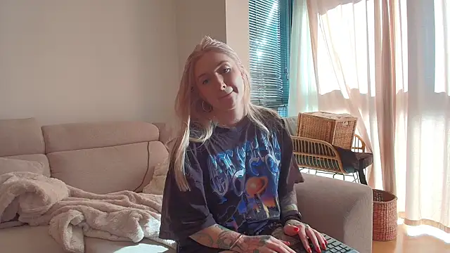 Snapshot of tattoobbgirl chatting on 05.16.26 tattoobbgirl online show from 05.16.26