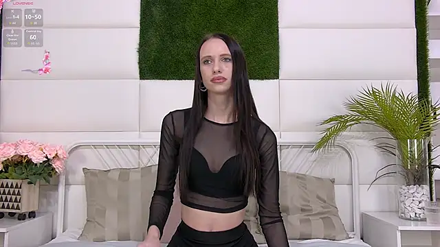 TaraHarris online show from 04.14.26