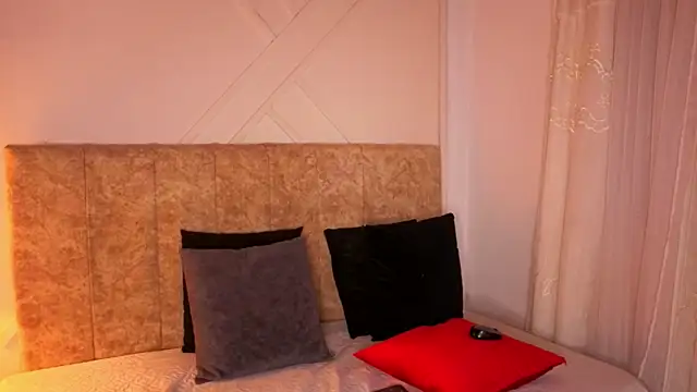 angelinarouse  online show from 04.16.26