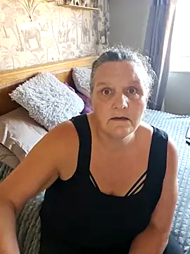 MissQueenBeex online show from 09.16.25