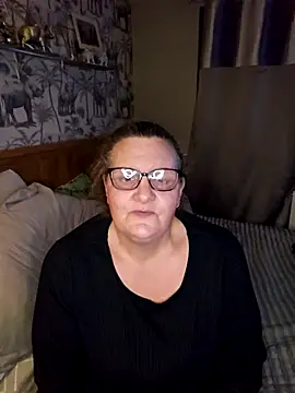 MissQueenBeex online show from 02.25.26