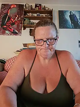 MissQueenBeex online show from 07.20.26