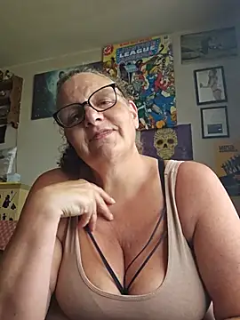 MissQueenBeex online show from 07.30.26