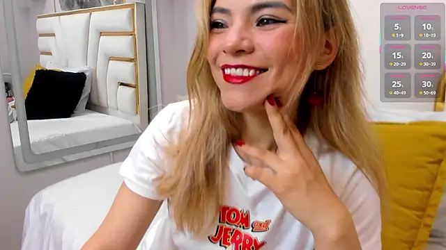 Snapshot of NalaRosse chatting on 02.04.26 NalaRosse online show from 02.04.26